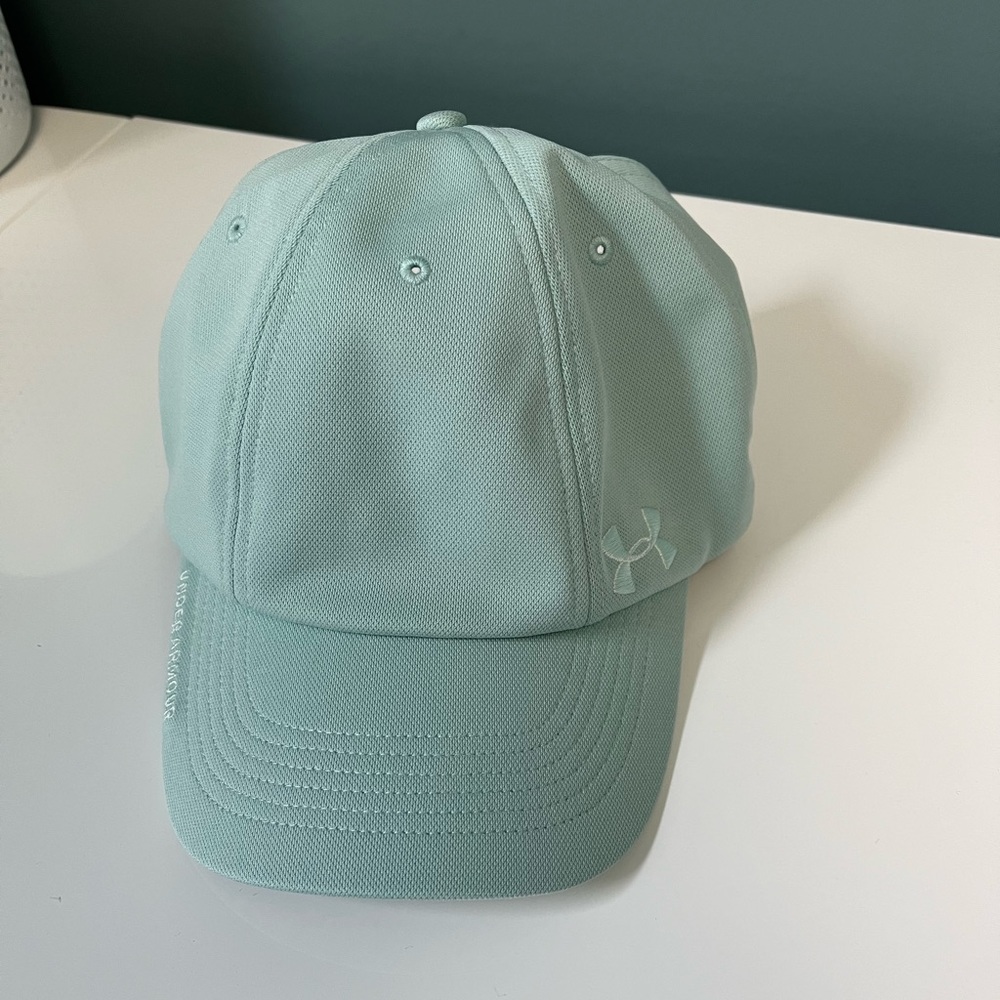Women’s Under Armour Multi Hair Cap, new w/o tags